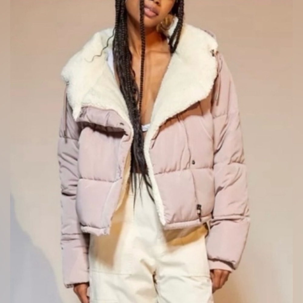 HOT DEAL! BDG sherpa lining puffer jacket, blush pink, cropped, size S